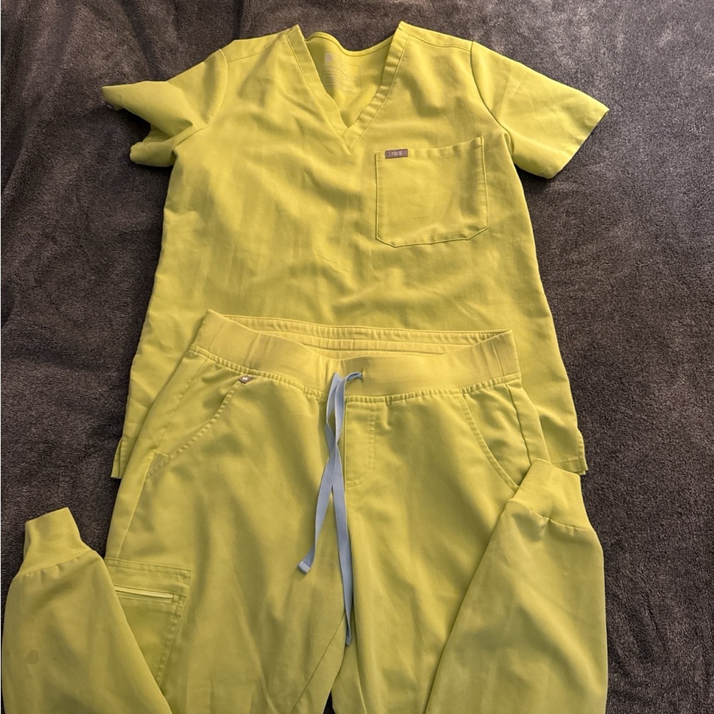 Figs Yellow Scrub Set with Blue Drawstring